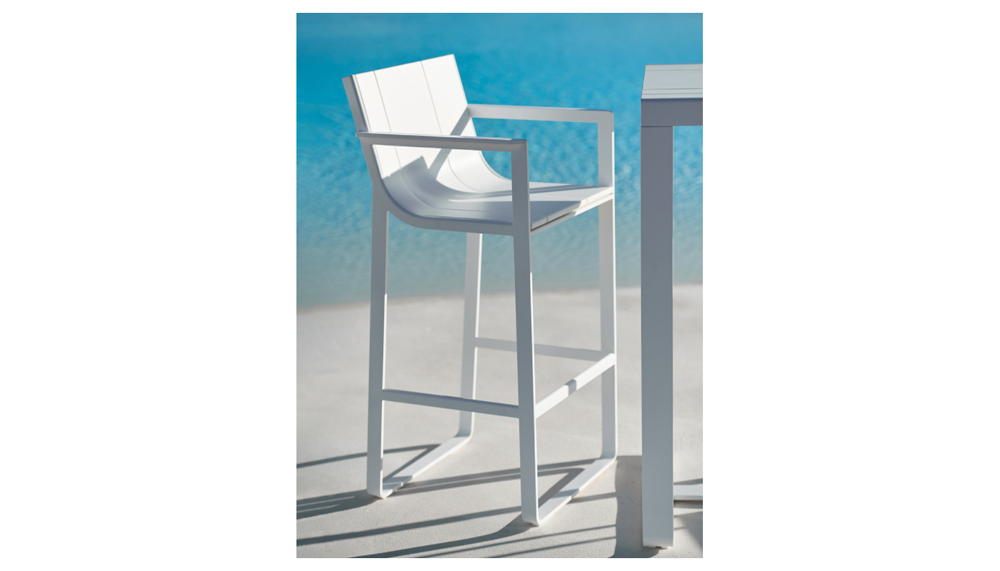 Flat Bar Stool with High Backrest and Arms