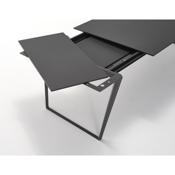 Axy Dining Table